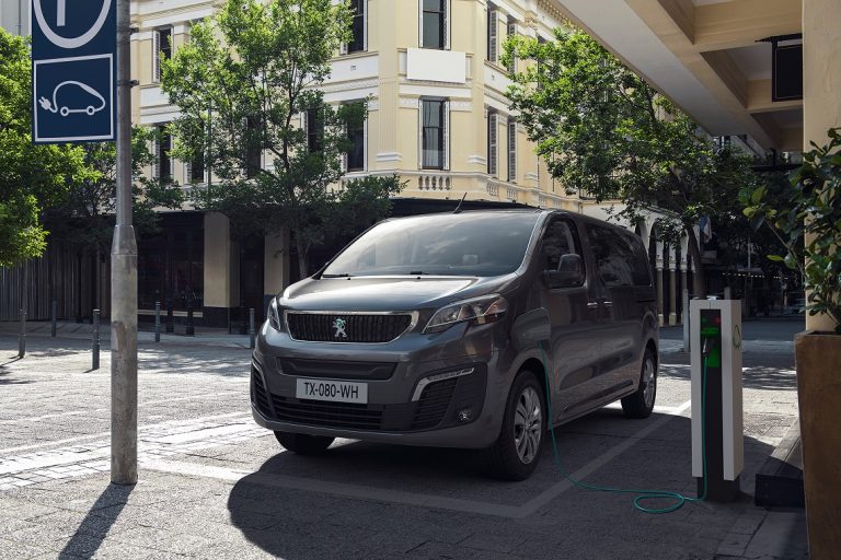 Read more about the article Peugeot e-Traveller já está disponível para encomenda | Green Future-AutoMaga ...