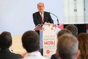 Read more about the article Governo vai ″tentar encontrar forma″ de aumentar apoio aos veículos elétri ...